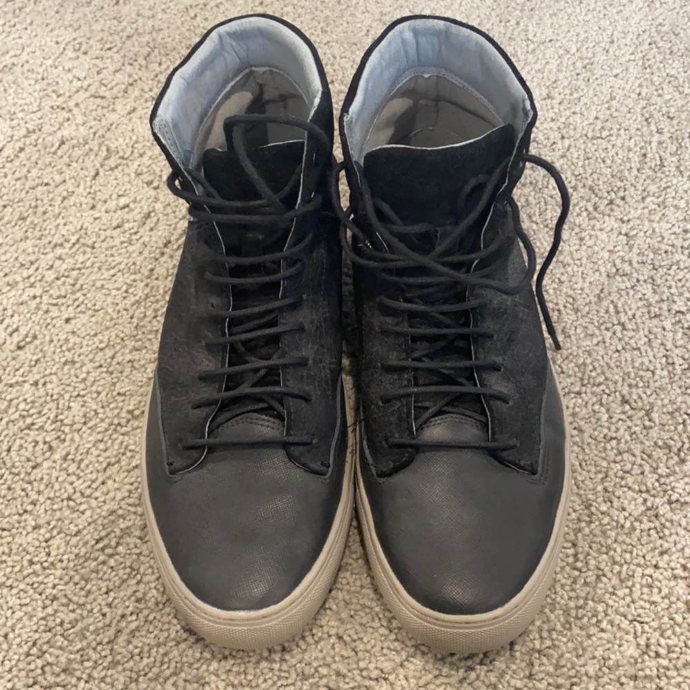 Excellent condition men’s high top with suede & leather combo